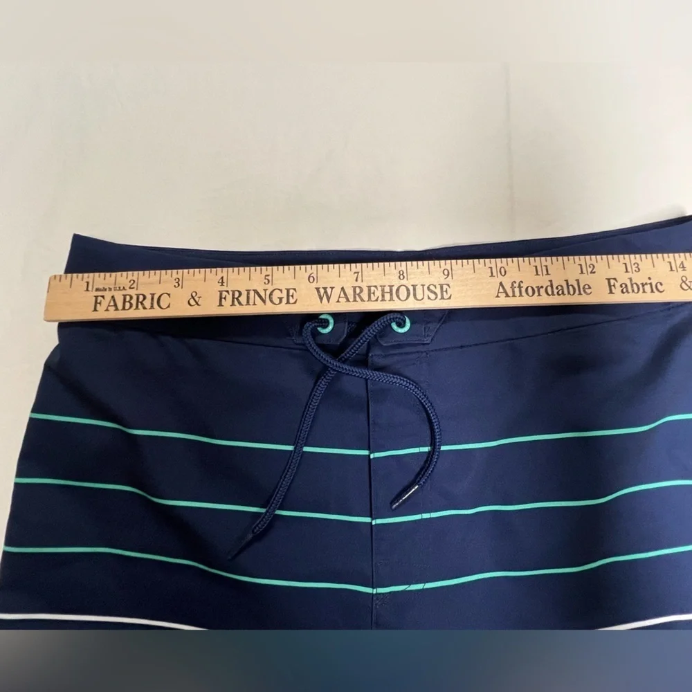 VINEYARD VINES BOYS BOARD SHORTS LARGE (16) NAVY BLUE W/GREEN & WHITE STRIPES